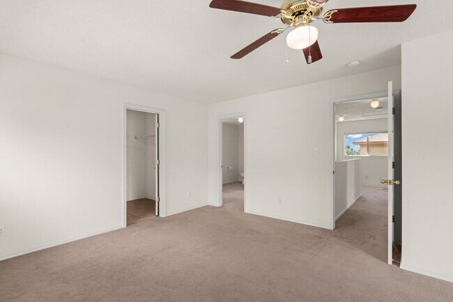 Building Photo - 12420 Mountainside Way NE