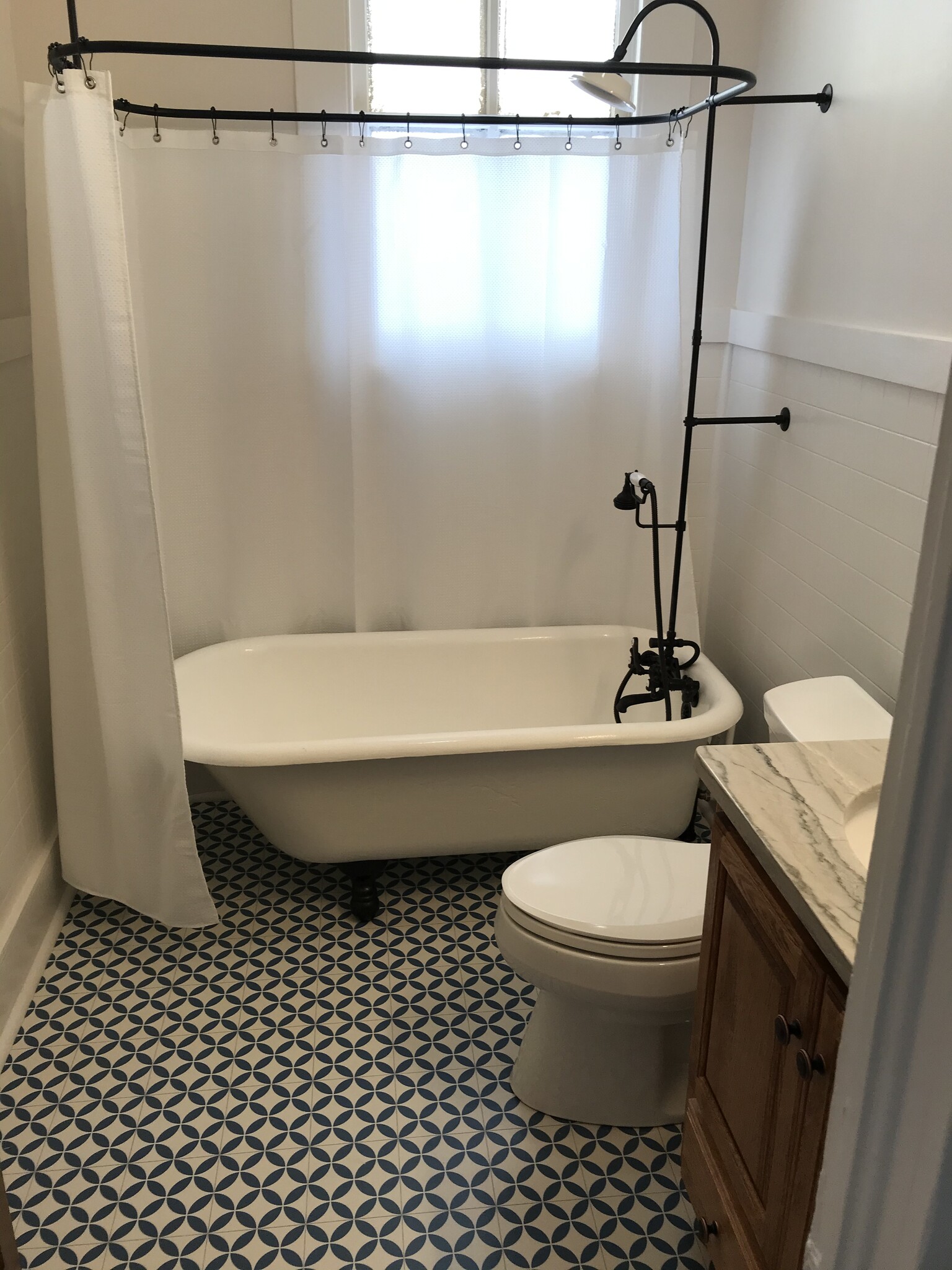 Bath - 1414 Thalia St