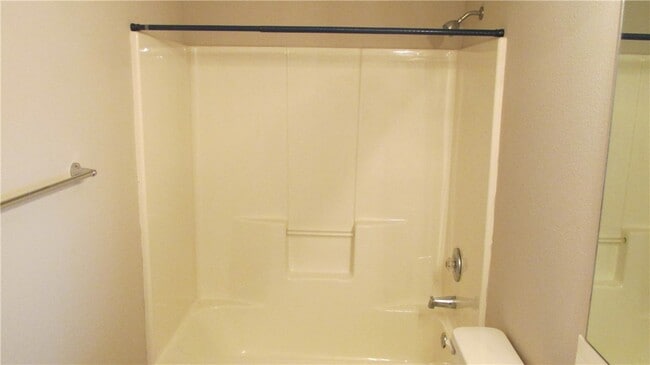 Building Photo - 1902 SW Spruce Rd