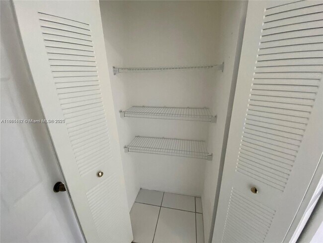 Building Photo - 14965 SW 49th Ln