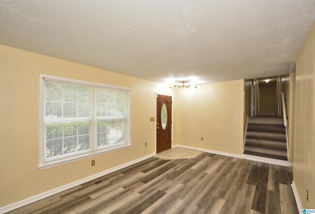 Building Photo - 1721 Maralyn Dr