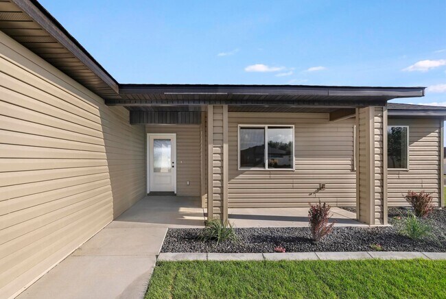 Building Photo - 392 Rock Dove Loop