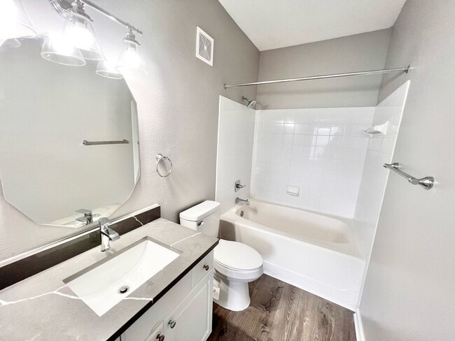 Building Photo - Orlando - 3 Bedroom, 2 Bathroom - $1,745.00