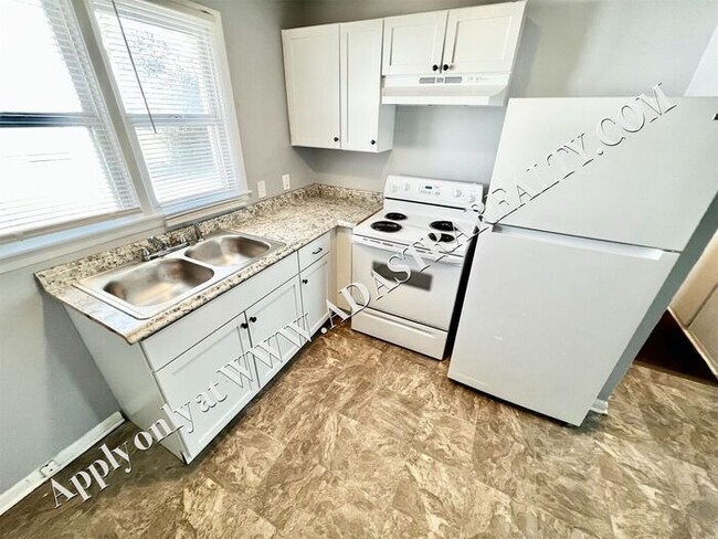 Building Photo - Beautiful 2 Bed 1 Bath Duplex in Independence-Available in FEBRUARY!!