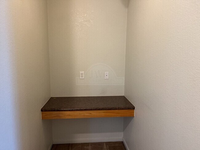 Building Photo - 2104 Schorn Dr