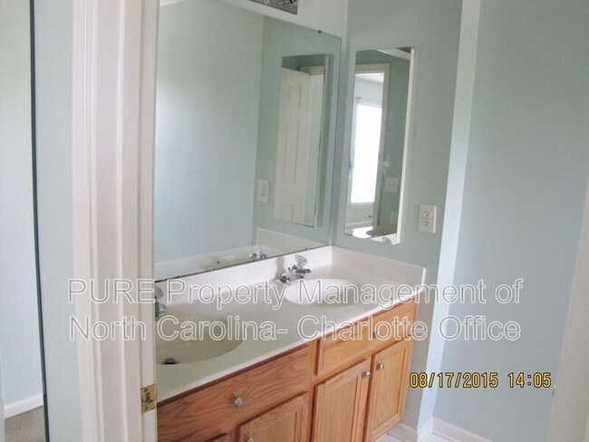 Building Photo - 18040 Delmas Dr