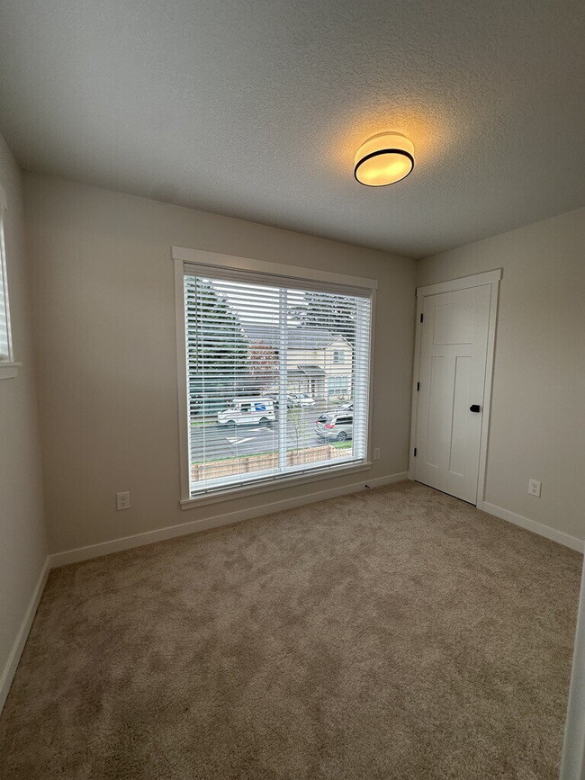 Building Photo - New 2-Bedroom Townhome