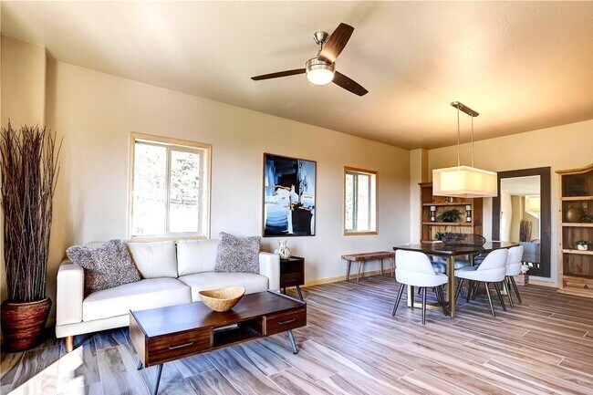 Building Photo - 136 Gail Ln