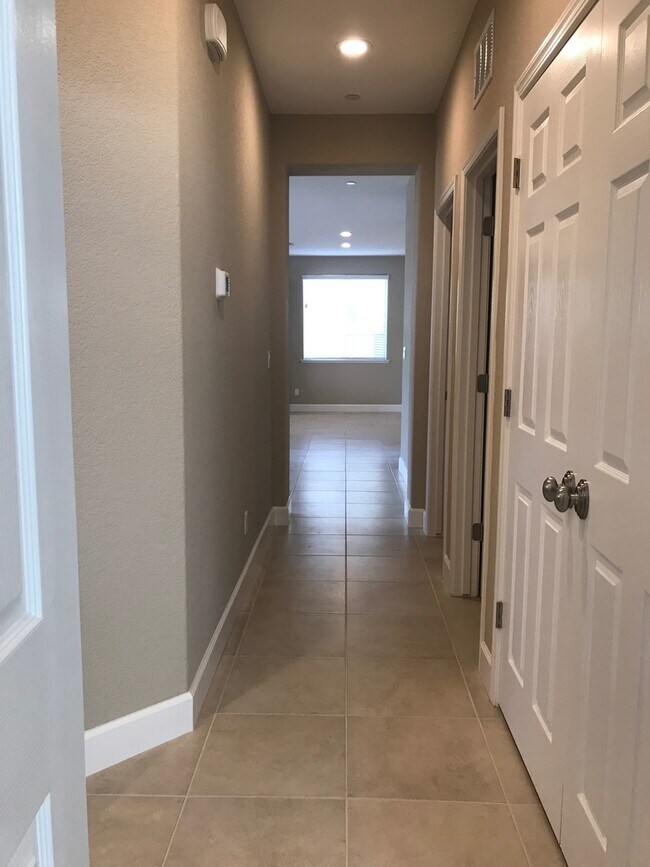 Building Photo - 1627 Marsh Ct