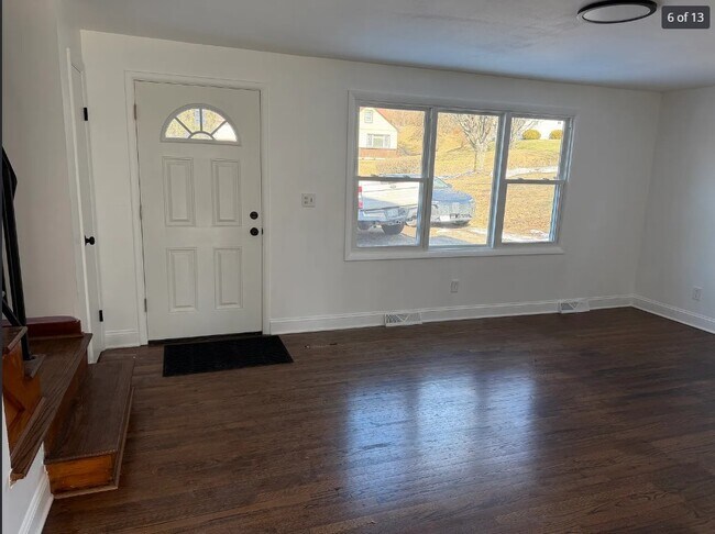 Building Photo - 136-138 Meeker Rd