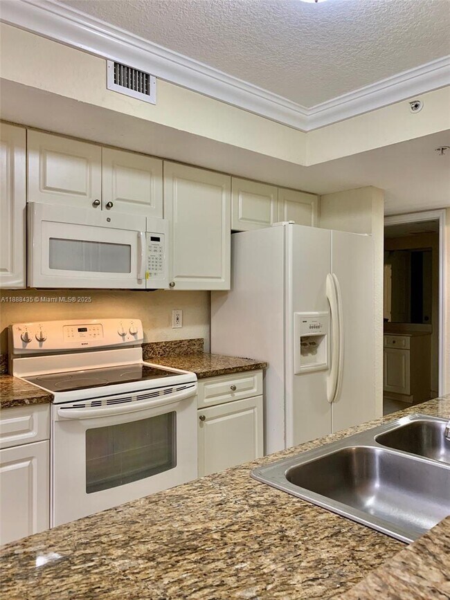 Building Photo - 20930 SW 87th Ave