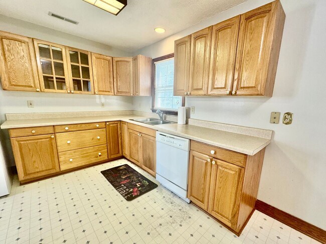 Building Photo - Farm House! Great Location....25 minutes from Huntsville!