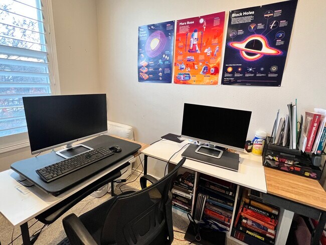 Second home office located in a partitioned area of master bedroom. Can be used as a lounge as well. - 89 E Commonwealth Ave