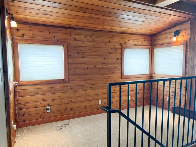 Building Photo - 22359 Mirror Lake Dr