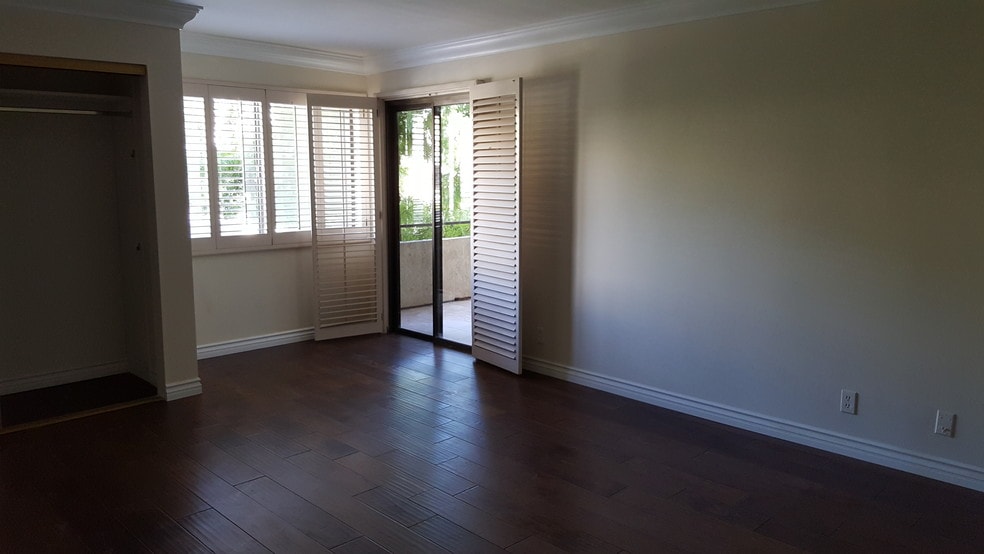 Building Photo - 5315 Yarmouth Ave