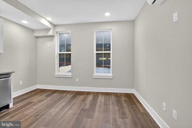 Building Photo - 1924 N Front St