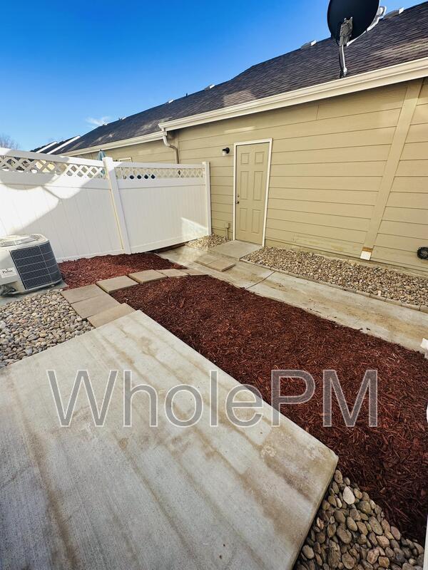 Building Photo - 15612 E 96th Way