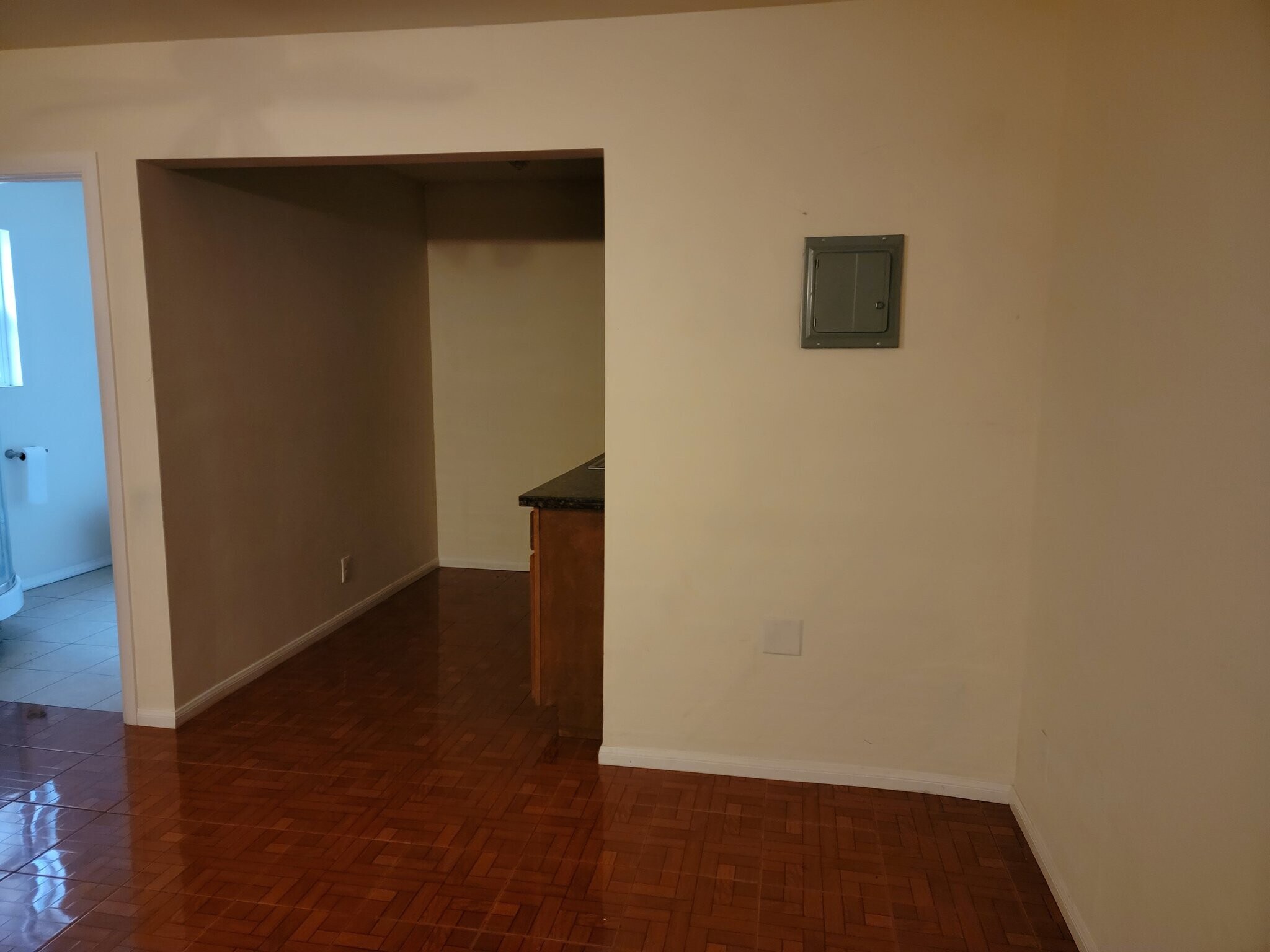 Building Photo - 206 W Cedar Ave