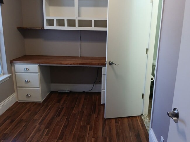 Building Photo - 3 Bedroom, 2.5 Bathroom Home! Schedule a Showing!