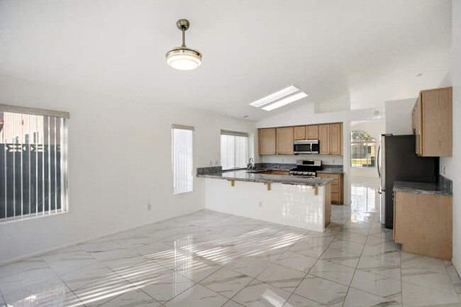 Building Photo - Single Story, 3 Bedroom, Peccole Ranch Beauty