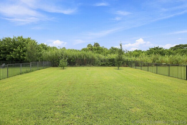 Building Photo - 484 Cherimoya St