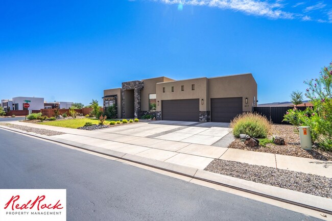 Building Photo - DOG FRIENDLY 4-Bedroom Modern Desert Home ...