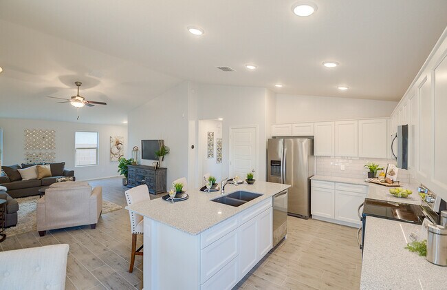 Building Photo - 1736 E Fontana Dr