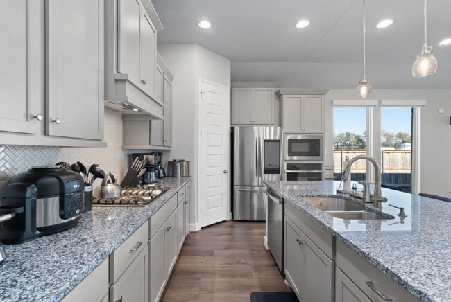 Building Photo - 547 Jefferson Dr