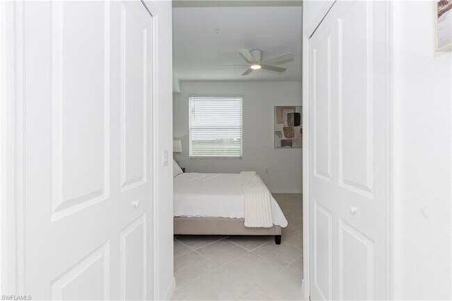 Building Photo - 15285 Grn Acrs Ave