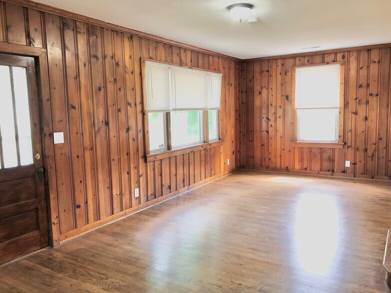 Large Living/Family Room - 2205 Mayflower Dr