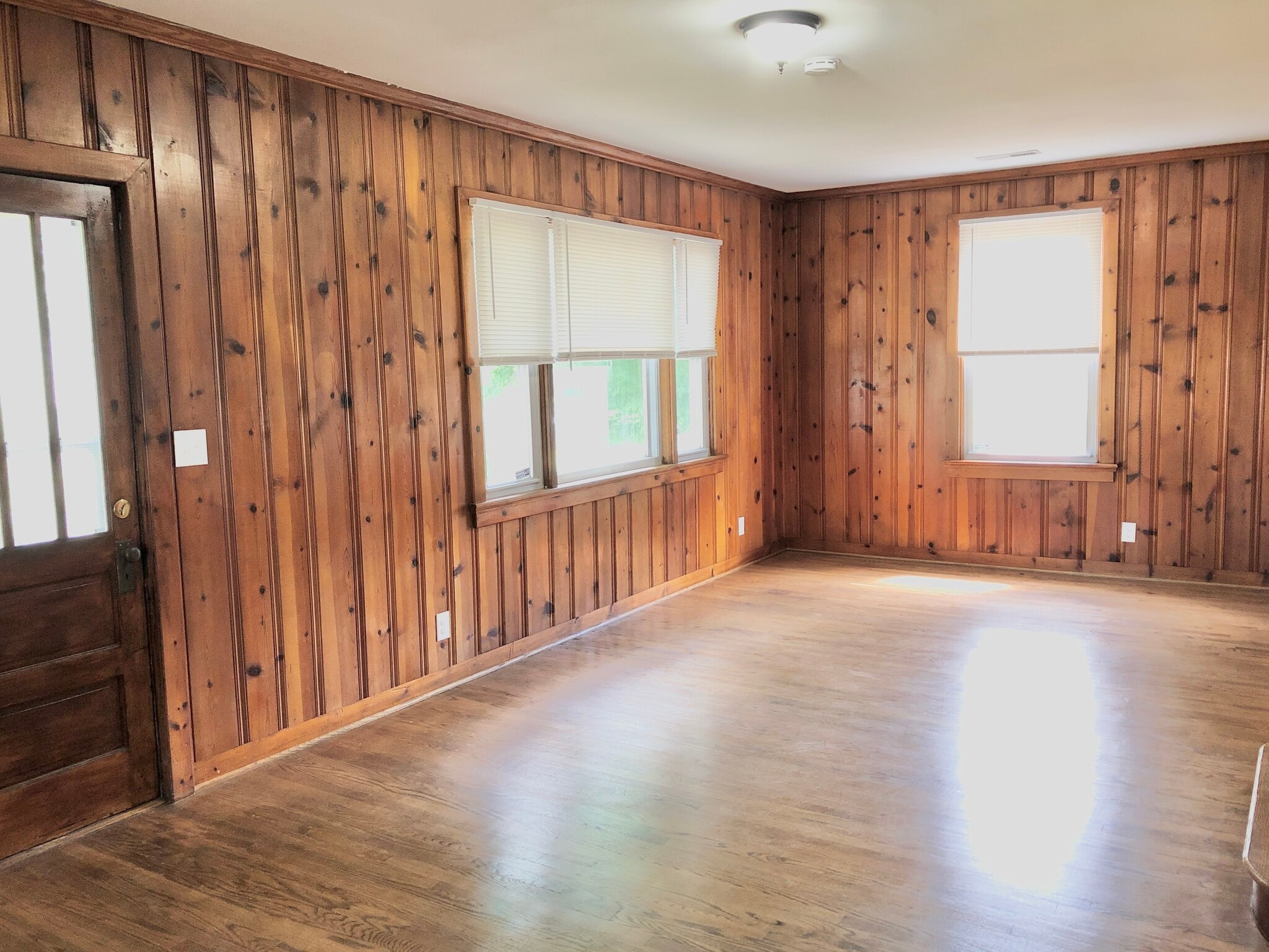 Large Living/Family Room - 2205 Mayflower Dr