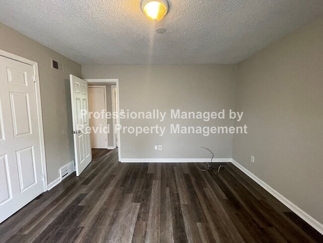 Building Photo - Charming 3 Bedroom Home!