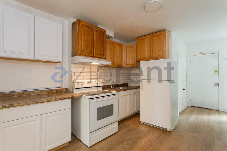 Building Photo - Unit 1R