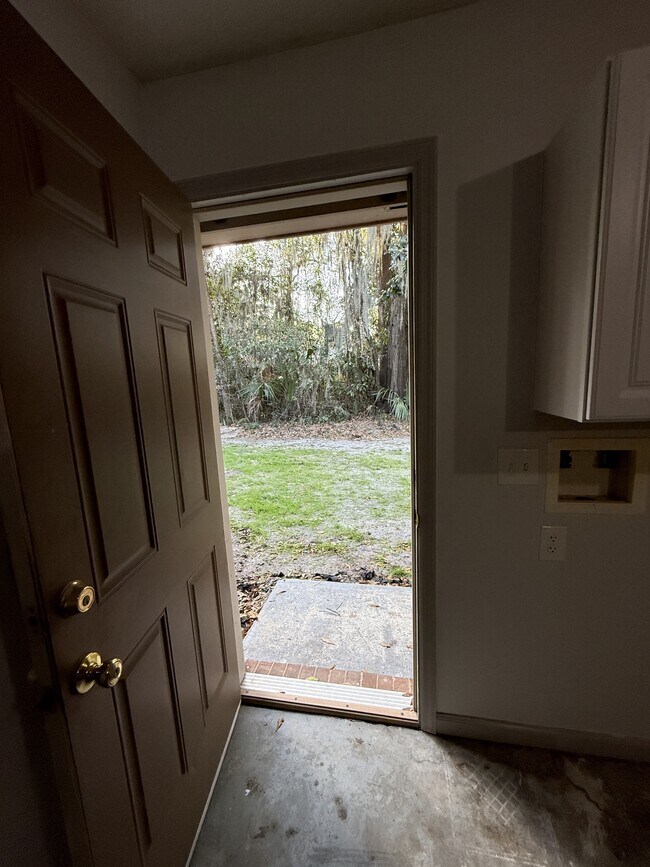 Building Photo - 1008 Old Oatland Island Rd