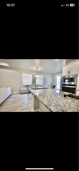 Building Photo - 272 Hunstanton St