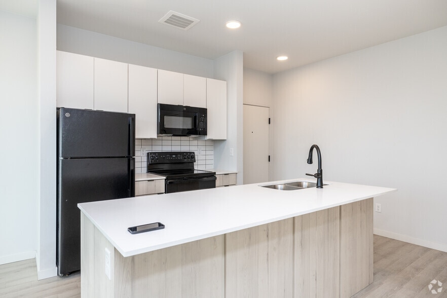1BR, 1BA - 530SF - Kitchen - Trestle Lofts