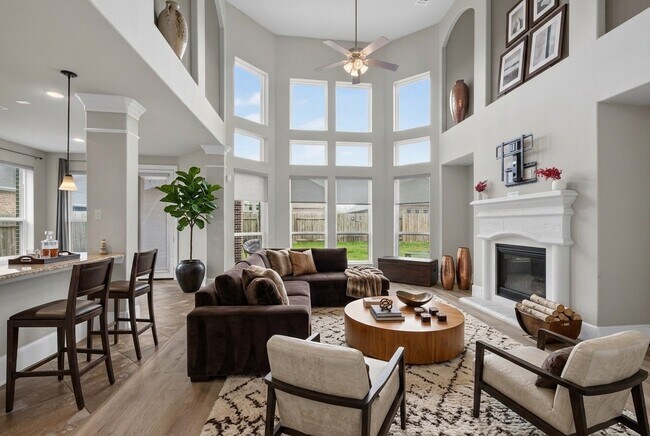 Building Photo - 1630 Mahan Dr