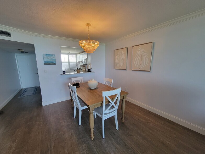 Building Photo - 10600 S Ocean Dr