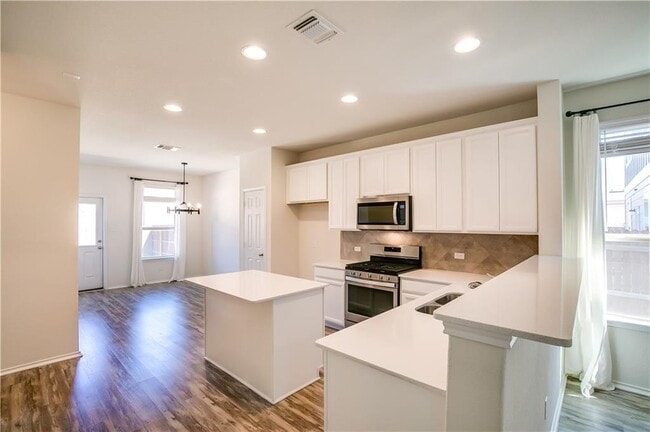 Building Photo - 260 La Dera Dr