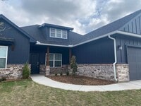 Building Photo - 3/2/2 New Construction Near Sherman High School!