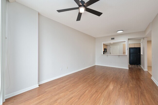 Building Photo - Downtown Orlando One Bedroom with Lake Eola View * * Modernized Waverly Condo