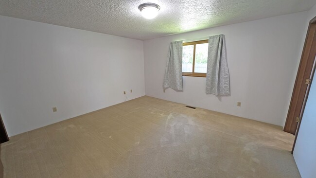 Building Photo - One level home with lots of character in H...