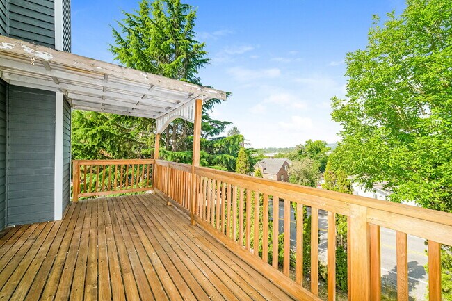 Building Photo - **Fully Remodeled 3+ Bedroom Home with Large Wraparound Deck – $500 OFF FIRST MONTHS RENT BEFORE ...