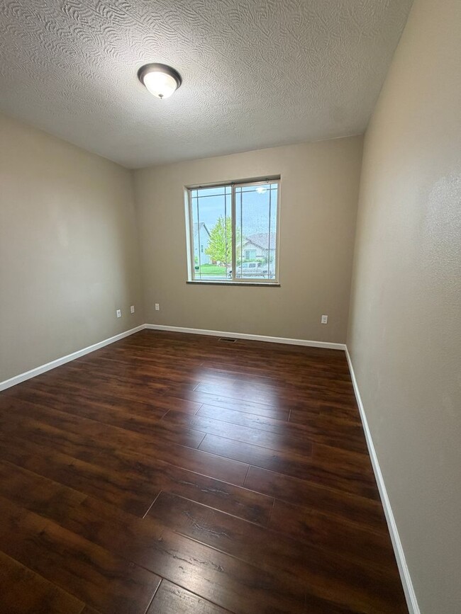 Building Photo - Beautiful Home In Quiet Neighborhood! Landscaping Included!