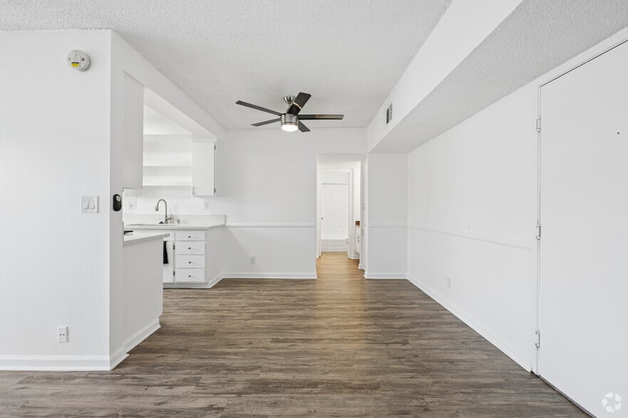 2BR, 2BA - 1200SF - Dining Room - Mountain View Manor Apartments