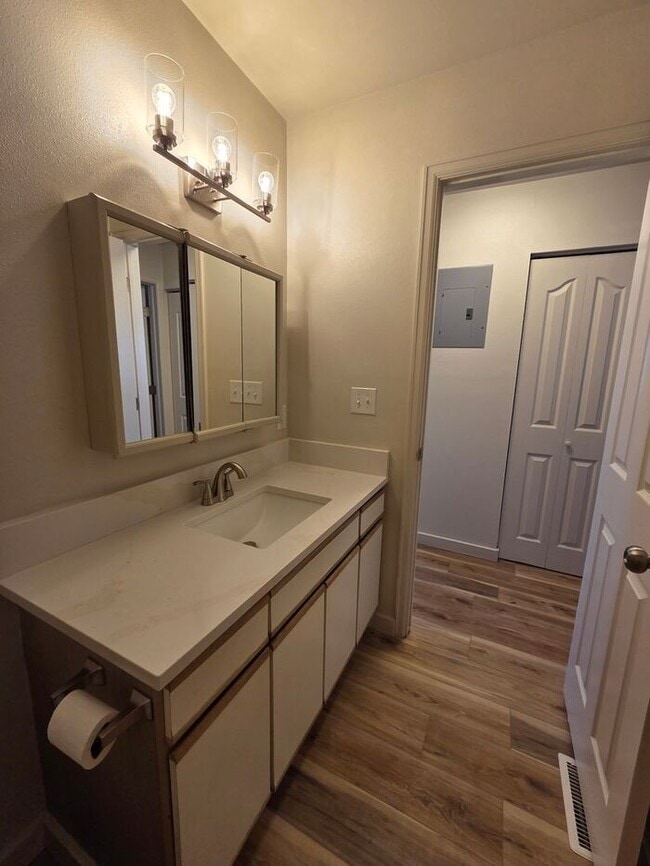 Building Photo - Renovated Cozy 2-Bedroom Duplex | Move In Now – Next Month’s Rent is Waived!