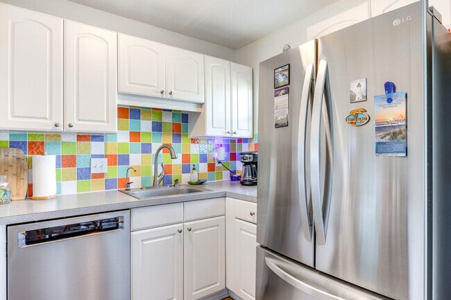 Building Photo - 1032 N Fletcher Ave