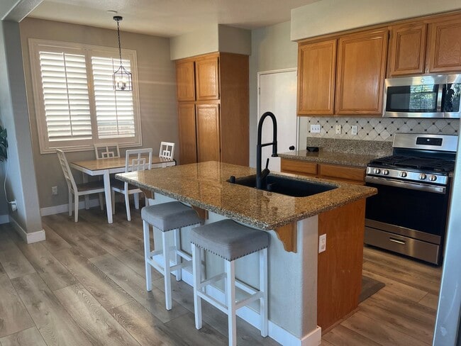 Building Photo - Pool Home - 4 bedroom - Paseo Del Sol