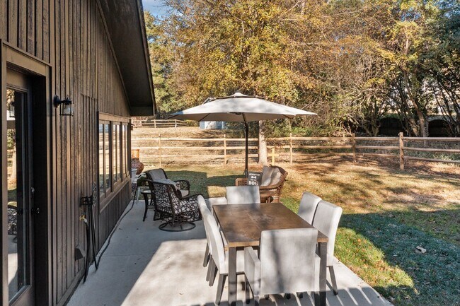 Building Photo - Nestled in the heart of Charlotte, this ch...