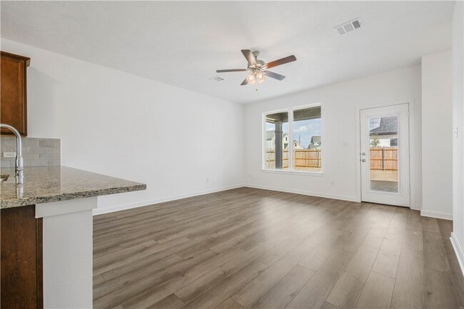 Building Photo - 6101 Pocono Dr